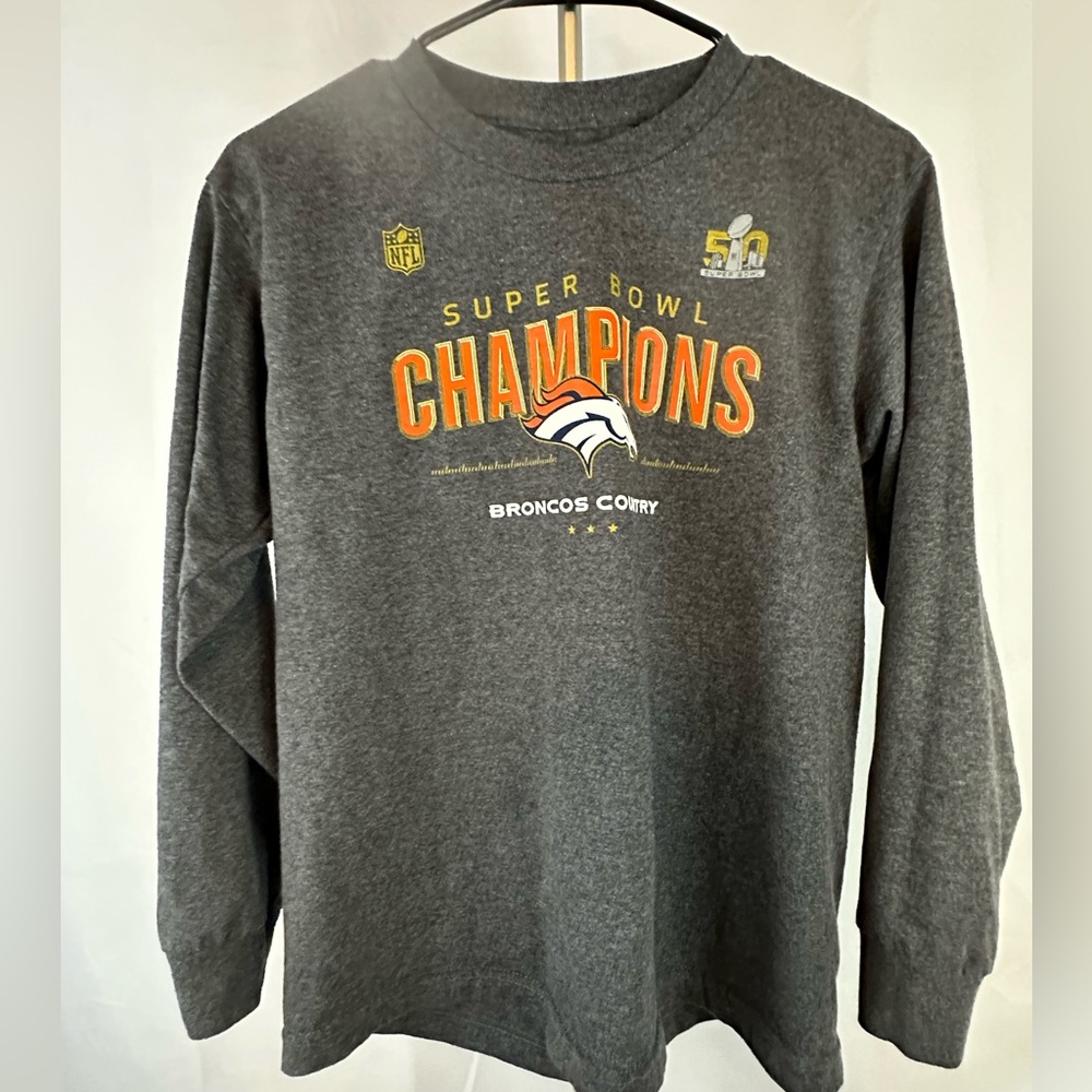 NFL Super Bowl Champion Denver Broncos. Long sleeve tee with great graphics.